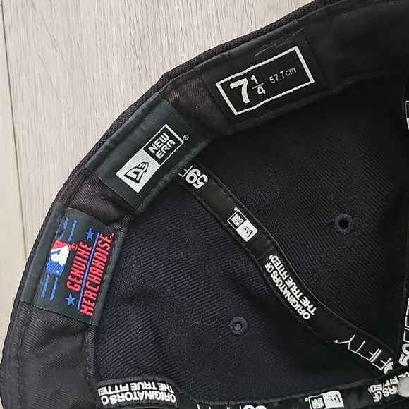 ✨️SOLD✨️New Era MLB Seattle Mariners Fitted 7 1/4 Ball Hat - Picture 8 of 10